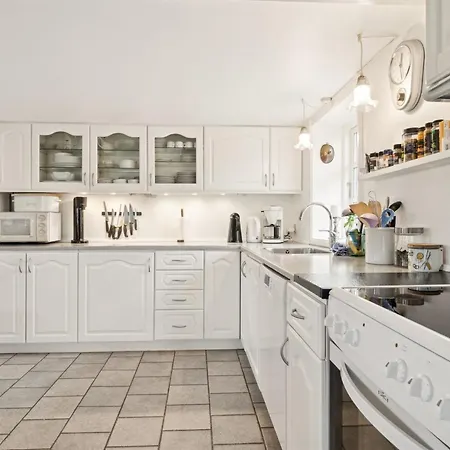 Bena - 2km From The Sea By Interhome